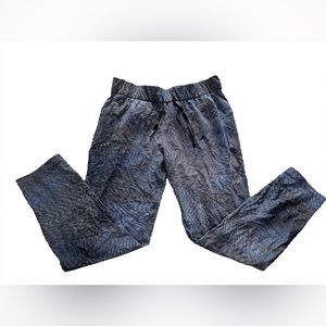 Lululemon Joggers size 6.